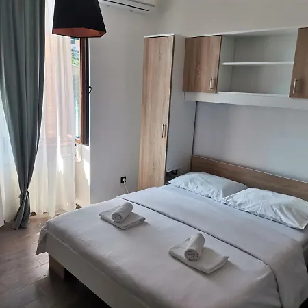Elin'S Rooms In Center Pula Exterior foto