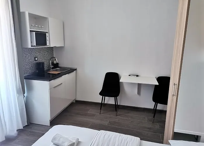 Elin\'S Rooms In Center
